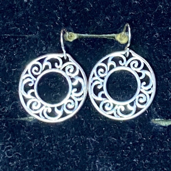 Treasure of Earrings and Brooches - Picture 8 of 14